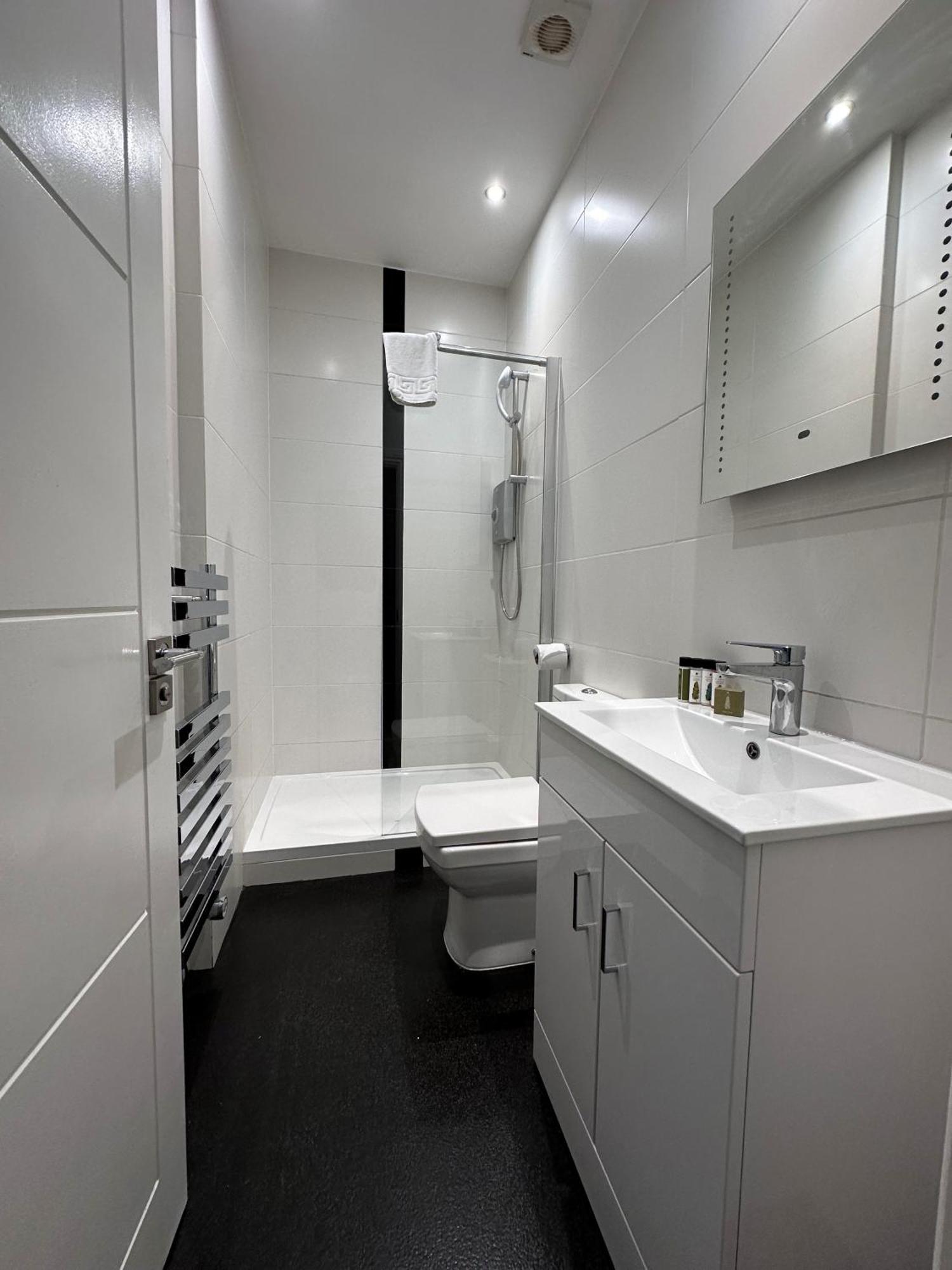 Apt 1, Soho Apartments 1St Floor By Indigo Flats London Bagian luar foto