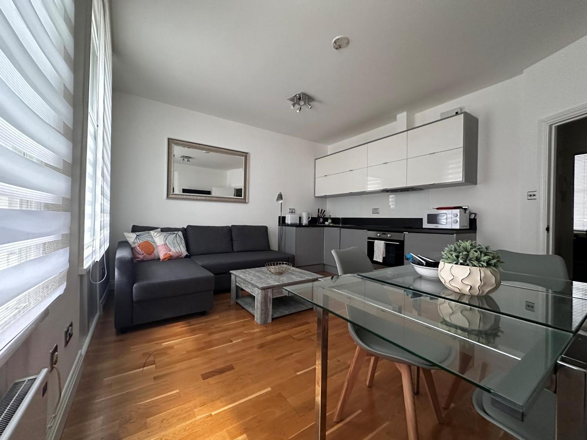 Apt 1, Soho Apartments 1St Floor By Indigo Flats London Bagian luar foto