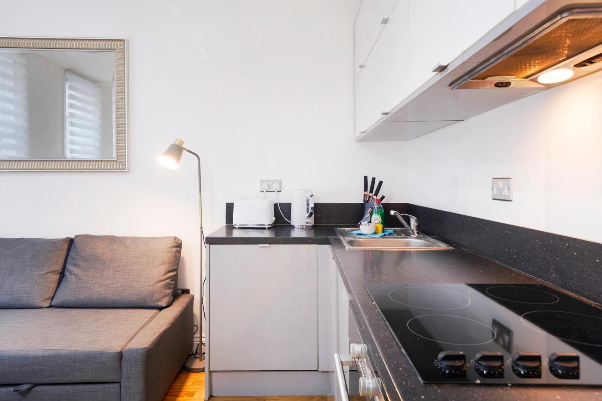 Apt 1, Soho Apartments 1St Floor By Indigo Flats London Bagian luar foto