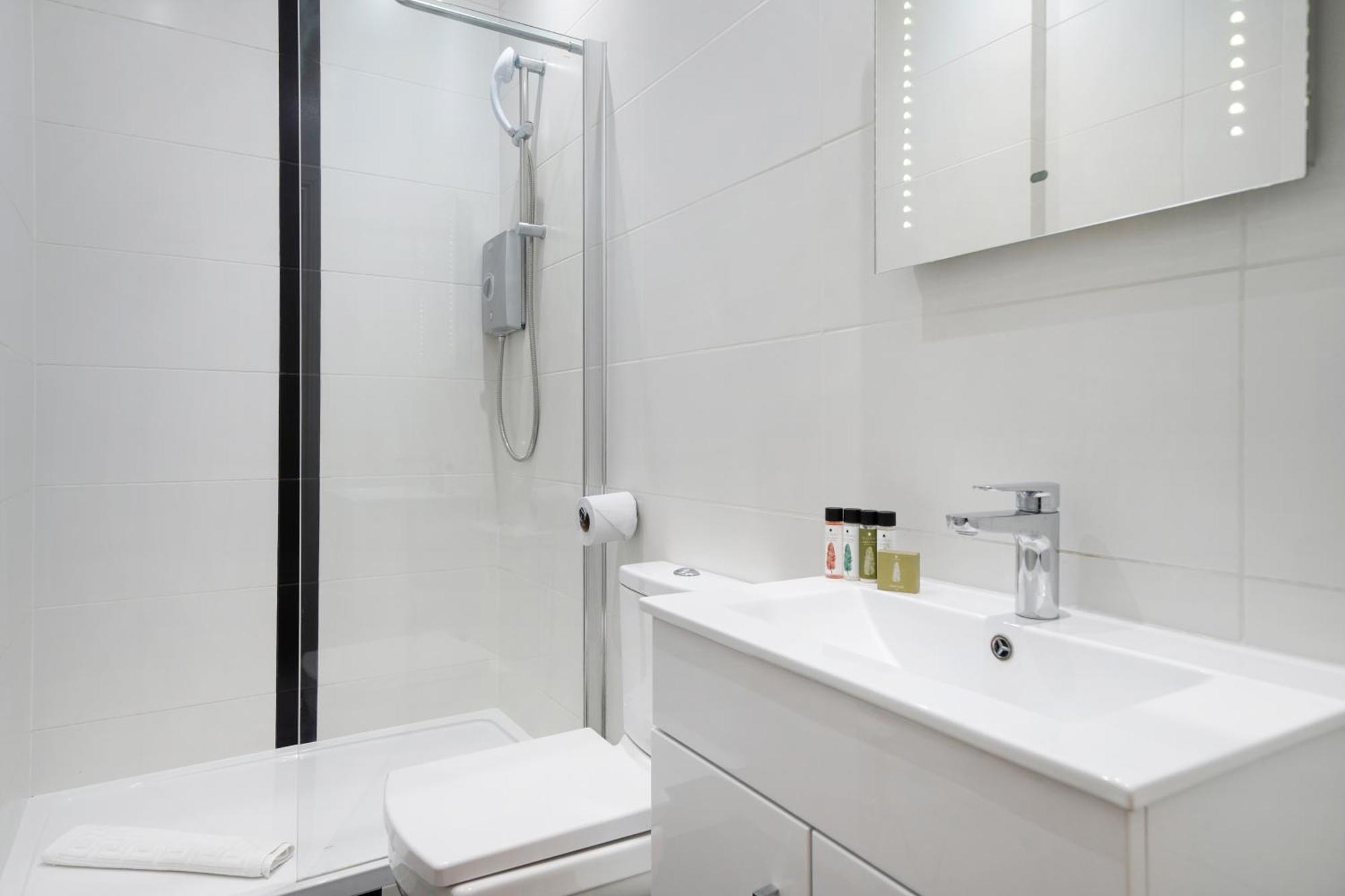 Apt 1, Soho Apartments 1St Floor By Indigo Flats London Bagian luar foto
